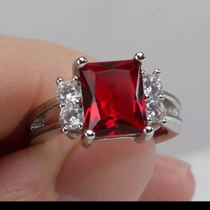 Brand new 925 Sterling Silver Ring